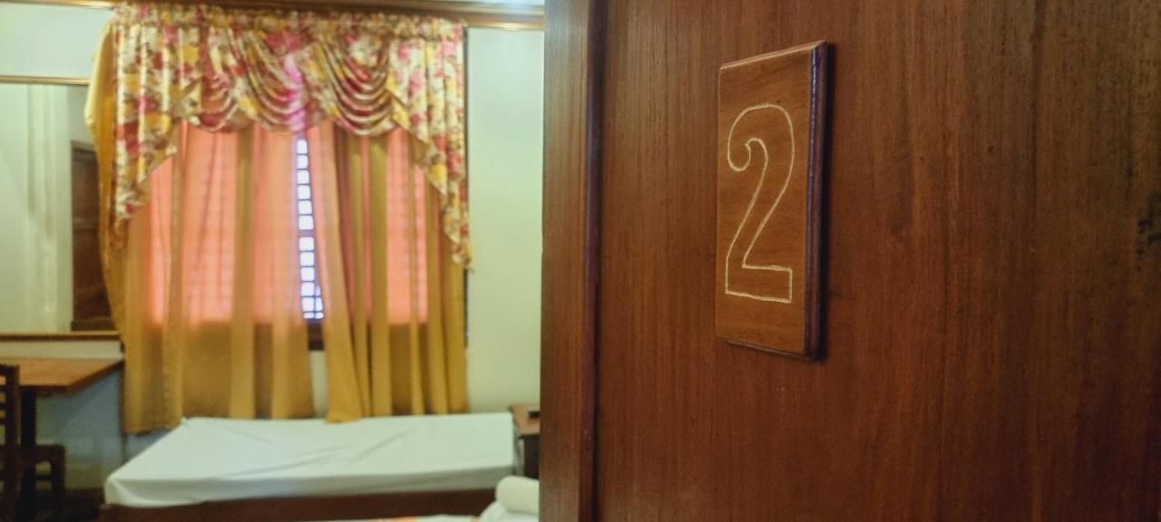 Casa Familya Hotel Batac Buitenkant foto