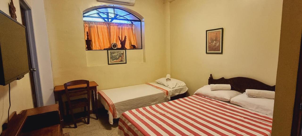 Casa Familya Hotel Batac Buitenkant foto